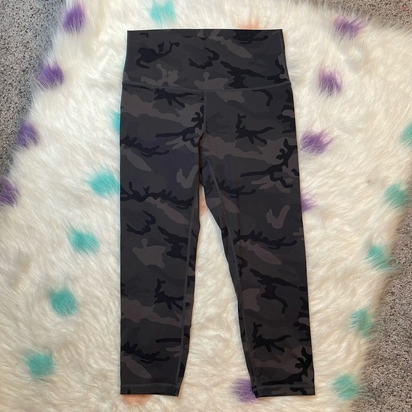 Zyia Active Woman’s Camouflage Cropped Leggings Size 4 - Picture 1 of 7